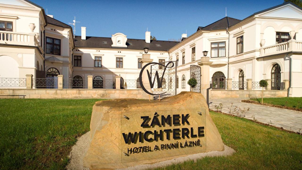 Zamek Wichterle - Hotel A Pivni Lazne Slavicin 外观 照片